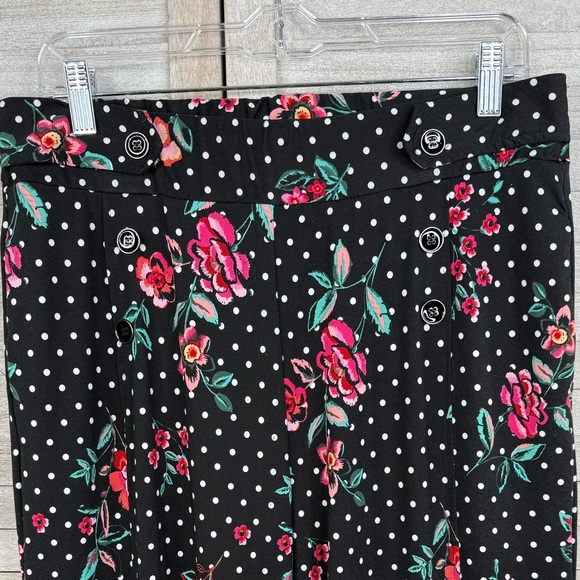 Women's  Stretchy Pull On Flare Leg Pants w Button Details Black Floral Dot-L - Picture 2 of 3